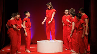 Igrajmo se: Zabranjeno mlađima od 15 strana A