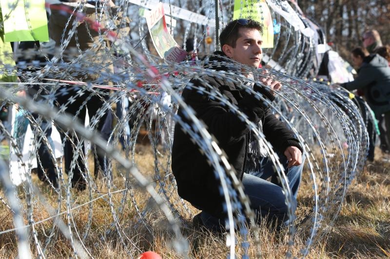 Na granicnom prijelazu Lucija-Brezovica odrzan je veliki prosvjed protiv slovenske zilet zice pod nazivom Protiv zice i za humanu Europu. Na granicnom prijelazu Lucija-Brezovica odrzan je veliki prosvjed protiv slovenske zilet zice pod nazivom Protiv zice i za humanu Europu.