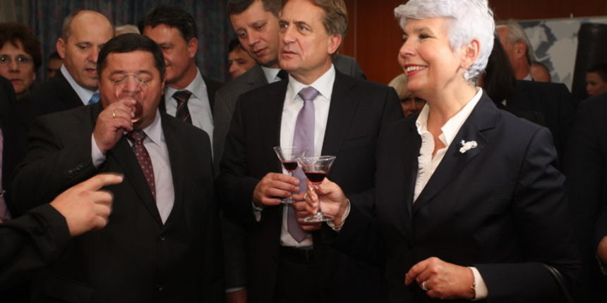 Zadar, 031111.
Hotel Kolovare.
Predsjednica Vlade RH Jadranka Kosor u drustvu svojih ministara Bozidara Kalmete, Petra Cobankovica, Jasena Mesica i Branka Bacica otvorila je 21. medjunarodnu manifestaciju vinogradara i vinara Sabatina 2011.
Na slici: Pe Zadar, 031111.
Hotel Kolovare.
Predsjednica Vlade RH Jadranka Kosor u drustvu svojih ministara Bozidara Kalmete, Petra Cobankovica, Jasena Mesica i Branka Bacica otvorila je 21. medjunarodnu manifestaciju vinogradara i vinara Sabatina 2011.
Na slici: Pe