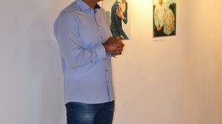 U galeriji Kninskog muzeja otvorena izložba slika “Autoportreti” Marine Ćorić