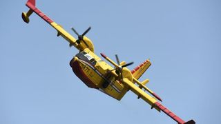 Kanaderi i air tractori gasili požar u blizini dikljanskih kuća i vikendica Kanaderi i air tractori gasili požar u blizini dikljanskih kuća i vikendica