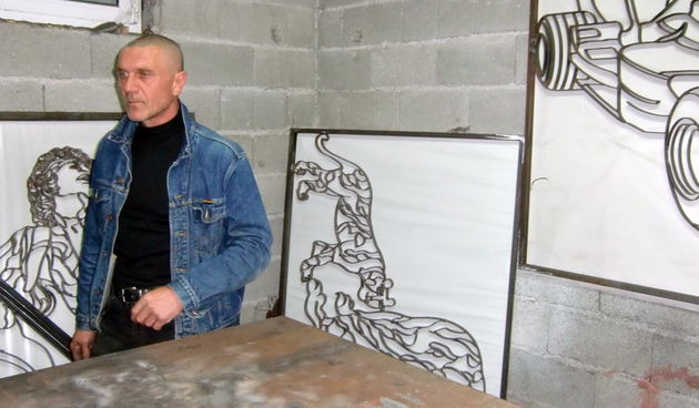 Goran Knežević u svom ateljeu/garaži