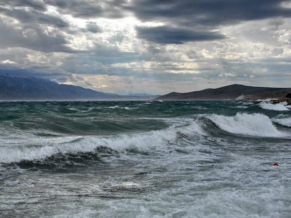 Olujna bura u Ražancu 15. srpnja 2016. Foto:Leo Kvarantan Olujna bura u Ražancu 15. srpnja 2016. Foto:Leo Kvarantan