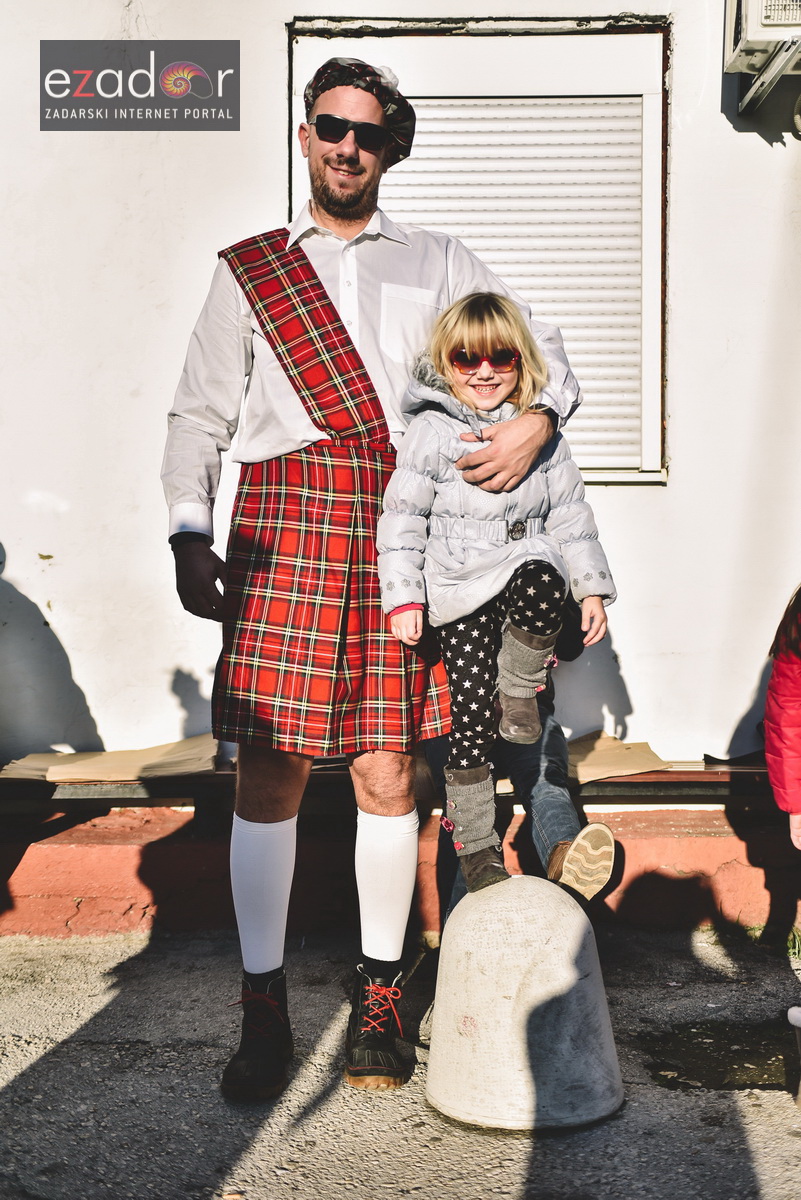 Škotski kiltovi preplavili zadarske Stanove Škotski kiltovi preplavili zadarske Stanove