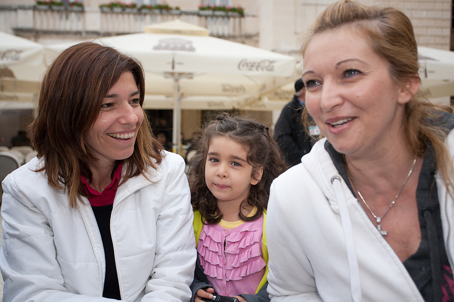 Top model Lorena Dias Terezinho i njena sestra Mara Dias, pronašle davno izgubljenu obitelj u Bibinjama, foto: Leo Banić Top model Lorena Dias Terezinho i njena sestra Mara Dias, pronašle davno izgubljenu obitelj u Bibinjama, foto: Leo Banić