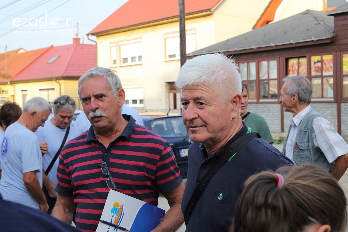 Bibinjci gradišćanskim Hrvatima darovali 1.82 metara visok kip sv. Roka Bibinjci gradišćanskim Hrvatima darovali 1.82 metara visok kip sv. Roka