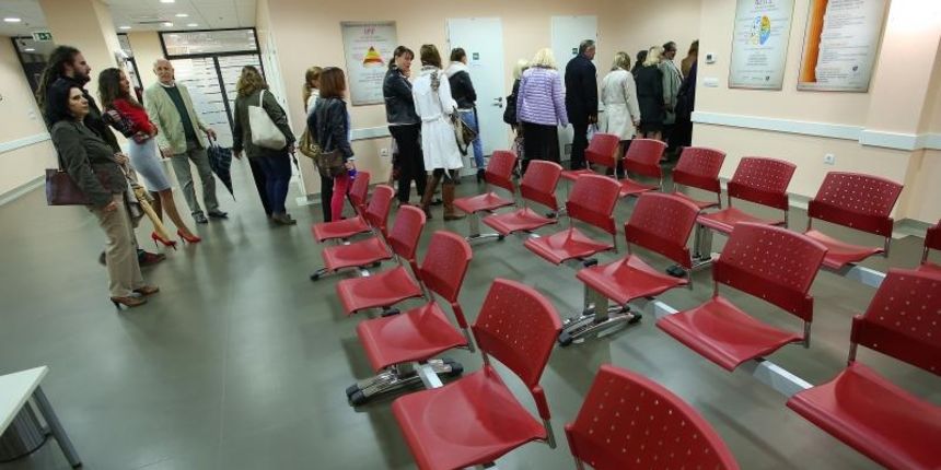 Otvoren novoizgradjeni zamjenski objekt Odjela VI u Psihijatrijskoj bolnici Sveti Ivan u Jankomiru. U zgradi bolnickog Odjela VI nalazi se hitni prijam, dnevna bolnica za alkoholizam i dnevna bolnica za ovisnost o kockanju. Otvoren novoizgradjeni zamjenski objekt Odjela VI u Psihijatrijskoj bolnici Sveti Ivan u Jankomiru. U zgradi bolnickog Odjela VI nalazi se hitni prijam, dnevna bolnica za alkoholizam i dnevna bolnica za ovisnost o kockanju.