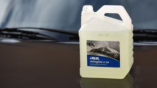 Policija spriječila Davora Dujića da zapali sebe i automobil na glavnom trgu Policija spriječila Davora Dujića da zapali sebe i automobil na glavnom trgu