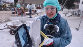 Mladi europski kipari stigli u Imotski, punom parom rade spomenik kultnom Mercedesu Mladi europski kipari stigli u Imotski, punom parom rade spomenik kultnom Mercedesu