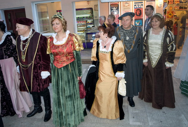 Biograd: Mazoretkinje, gradska glazba i srednjovjekovni biogradski kostimi