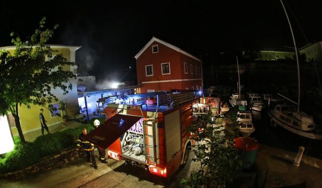 Vatrogasci na intervenciji u Restoranu Foša, Foto: Filip Brala/PIXSELL