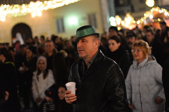 Advent u Zadru: Pavel raspjevao i rasplesao Zadrane na Trgu Petra Zoranića. Foto: Iva Perinčić Advent u Zadru: Pavel raspjevao i rasplesao Zadrane na Trgu Petra Zoranića. Foto: Iva Perinčić