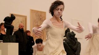 Glazbeno-plesni performans “Ona koja nosi”, foto: Iva Perinčić Glazbeno-plesni performans “Ona koja nosi”, foto: Iva Perinčić