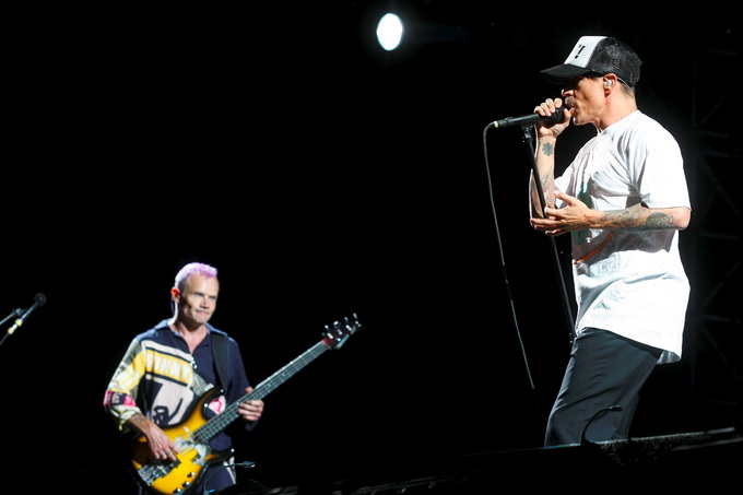 Zagreb, 290812.
Hipodrom.
Americka rock skupina Red Hot Chili Peppers u sklopu svjetske turneje kojom promovira deseti studijski album “I’m with You” iz 2011. nastupila je po prvi put pred zagrebackom publikom.
Foto: Goran Mehkek / CROPIX