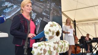 Predsjednica Kolinda Grabar Kitarović otvorila radove na zgradi putničkog terminala u Gaženici. Photo: Dino Stanin/PIXSELL Predsjednica Kolinda Grabar Kitarović otvorila radove na zgradi putničkog terminala u Gaženici. Photo: Dino Stanin/PIXSELL