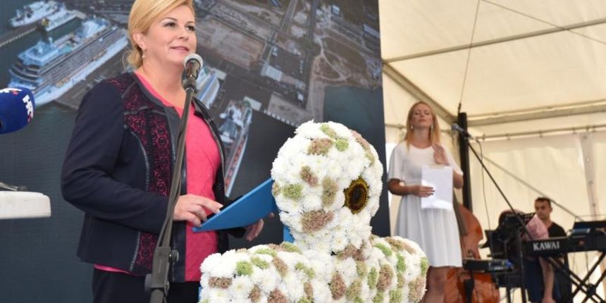 Predsjednica Kolinda Grabar Kitarović otvorila radove na zgradi putničkog terminala u Gaženici. Photo: Dino Stanin/PIXSELL Predsjednica Kolinda Grabar Kitarović otvorila radove na zgradi putničkog terminala u Gaženici. Photo: Dino Stanin/PIXSELL