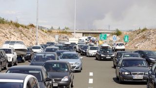 Zbog požara zatvorena autocesta A1 kod Pirovca: Neki vozači se okretali i vozili u suprotnom smjeru Zbog požara zatvorena autocesta A1 kod Pirovca: Neki vozači se okretali i vozili u suprotnom smjeru