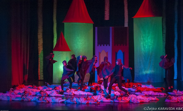 HNK Zadar: Bajka.hr Plesne udruge Gesta, Foto: Željko Karavida HNK Zadar: Bajka.hr Plesne udruge Gesta, Foto: Željko Karavida