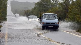 Zbog zarobljenog kamiona ne prometuje se cestom Poljica- Mazija