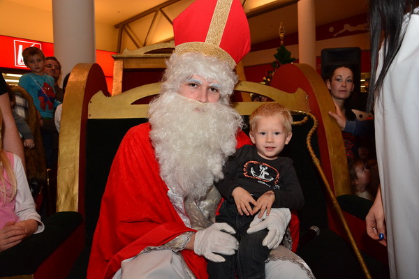 Supernova Zadar: Sveti Nikola i kamion Djeda mraza, Foto: Iva Perinčić Supernova Zadar: Sveti Nikola i kamion Djeda mraza, Foto: Iva Perinčić