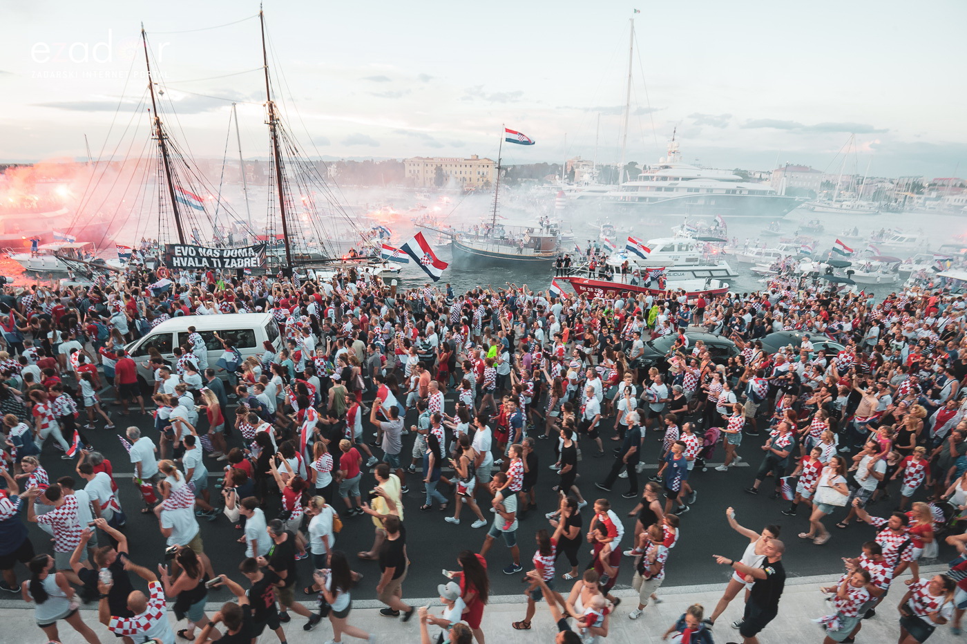 Zadar priredio čudesan doček svojim Vatrenim herojima (1)