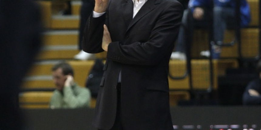 Zagreb, 311010. KC Drazen Petrovic. Zavrsni turnir Kupa Kresimir Cosic, Cedevita – Zadar. KK Zadar zbog nepodmirenih obaveza prema nekim igracima igra sa sastavom u kojem je 5 juniora i 1 kadet. Na slici: Trener Cedevite Aco Petrovic. Foto: Nenad Dugi / C Zagreb, 311010. KC Drazen Petrovic. Zavrsni turnir Kupa Kresimir Cosic, Cedevita – Zadar. KK Zadar zbog nepodmirenih obaveza prema nekim igracima igra sa sastavom u kojem je 5 juniora i 1 kadet. Na slici: Trener Cedevite Aco Petrovic. Foto: Nenad Dugi / C