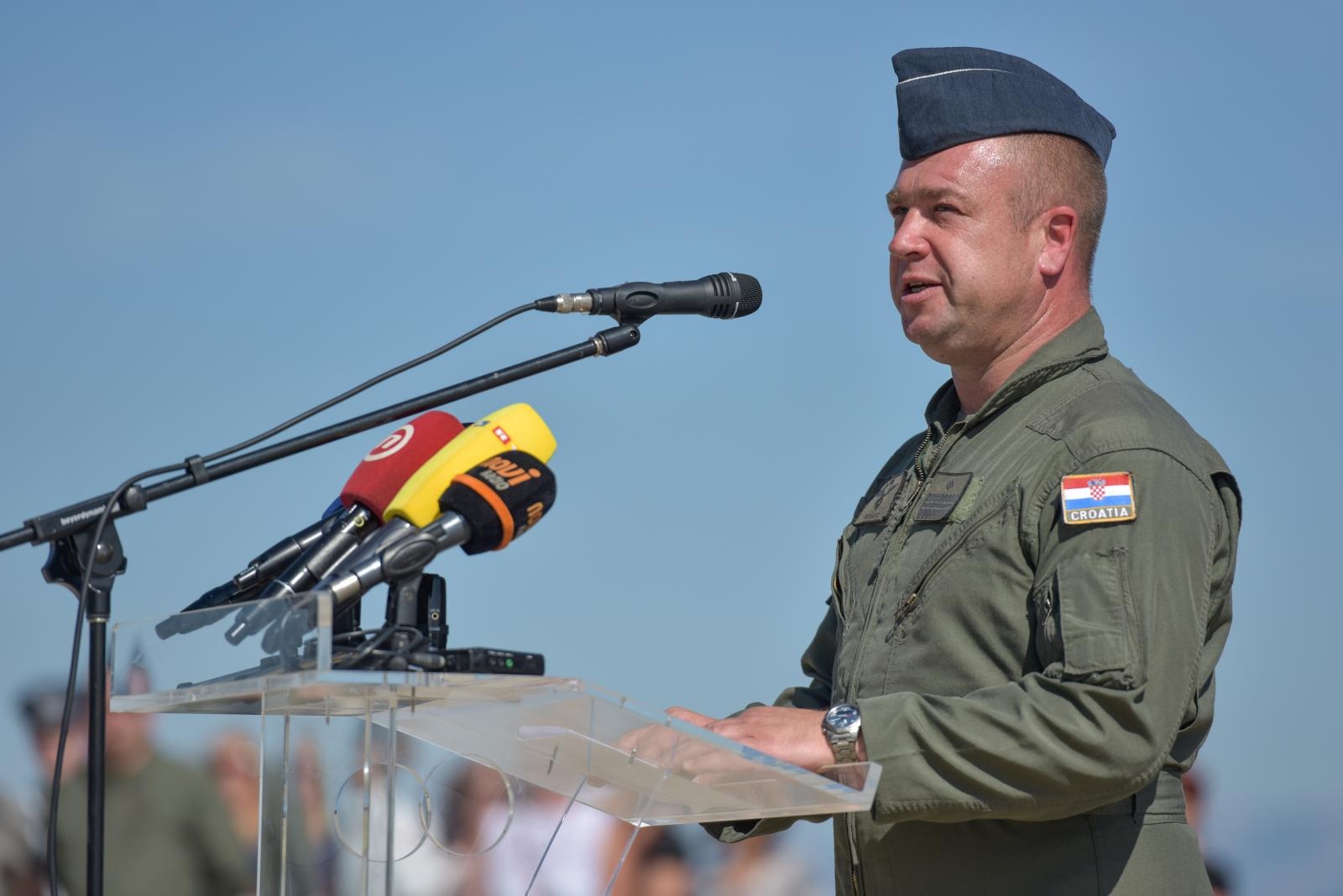 Svečanost povodom završetka obuke pilota na helikopterima OH-58D Kiowa Warrior Svečanost povodom završetka obuke pilota na helikopterima OH-58D Kiowa Warrior