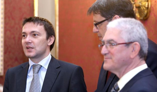 12.09.2013., Zagreb – Redovna sjednica Vlade RH u Banskim dvorima. Arsen Bauk, Zeljko Jovanovic. Photo: Marko Lukunic/PIXSELL Autor  Marko Lukunic/PIXSELL KLJUČNE RIJEČI  Arsen Bauk, sjednica, Marijan Cesarik, Zeljko Jovanovic, Vlada RH