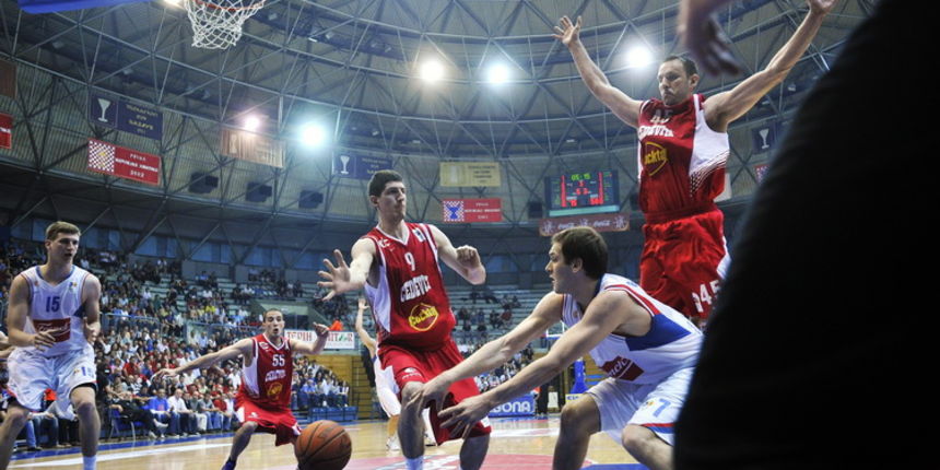 Zagreb, 220511.
KC Drazen Petrovic.
Polulufinale doigravanja kosarkaskog prvenstva Hrvatske: Cibona i Cedevita.
Foto: Boris Kovacev / CROPIX Zagreb, 220511.
KC Drazen Petrovic.
Polulufinale doigravanja kosarkaskog prvenstva Hrvatske: Cibona i Cedevita.
Foto: Boris Kovacev / CROPIX