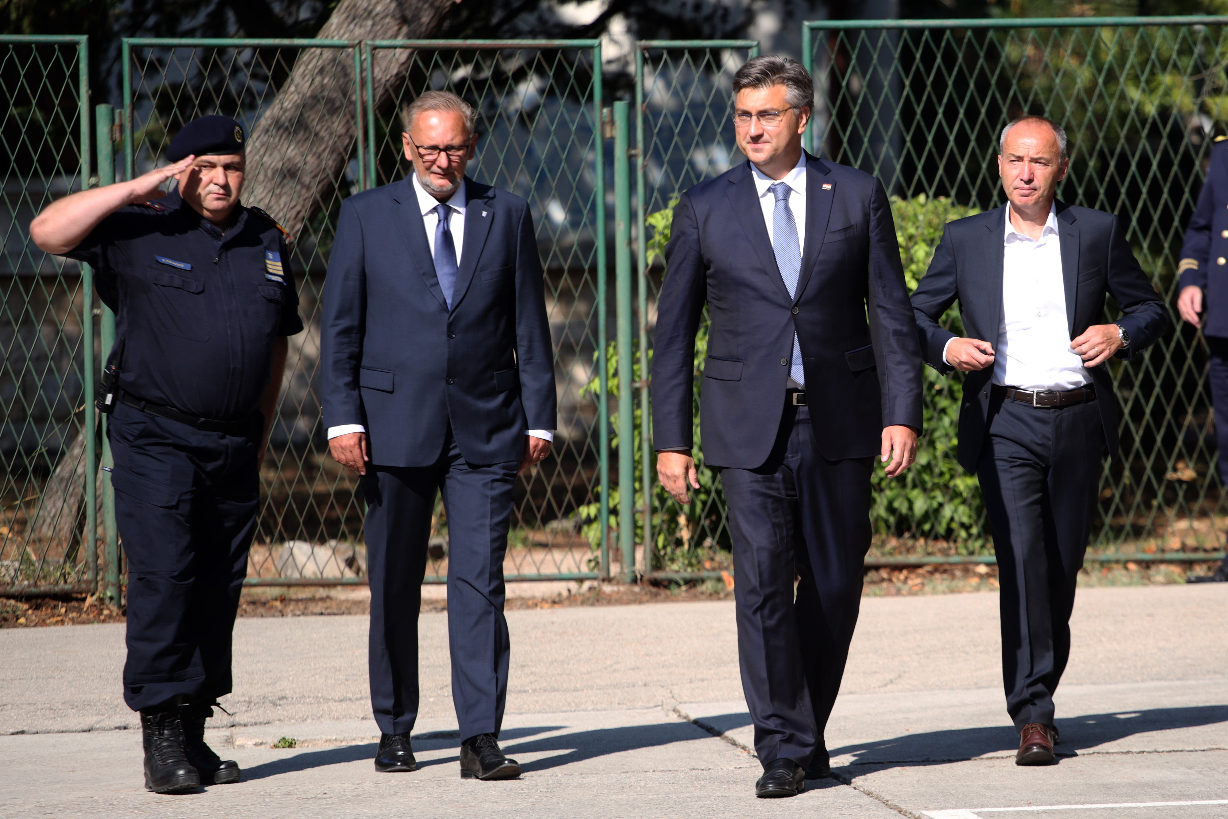 Plenković posjetio Centar za koordinaciju, vođenje i gašenje požara na priobalju Plenković posjetio Centar za koordinaciju, vođenje i gašenje požara na priobalju