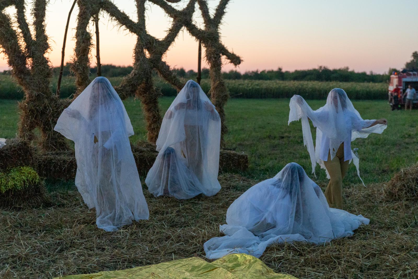 Kozjak: 17. Međunarodni Slama Land Art Festival – “Zlatno doba” Kozjak: 17. Međunarodni Slama Land Art Festival – “Zlatno doba”