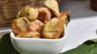 U sklopu 9. Festivala smokve na Trgu pet bunara održava se sajam smokava na kojem proizvođači i prerađivači izlažu i prodaju svoje artikle. Photo: Dino Stanin/PIXSELL U sklopu 9. Festivala smokve na Trgu pet bunara održava se sajam smokava na kojem proizvođači i prerađivači izlažu i prodaju svoje artikle. Photo: Dino Stanin/PIXSELL