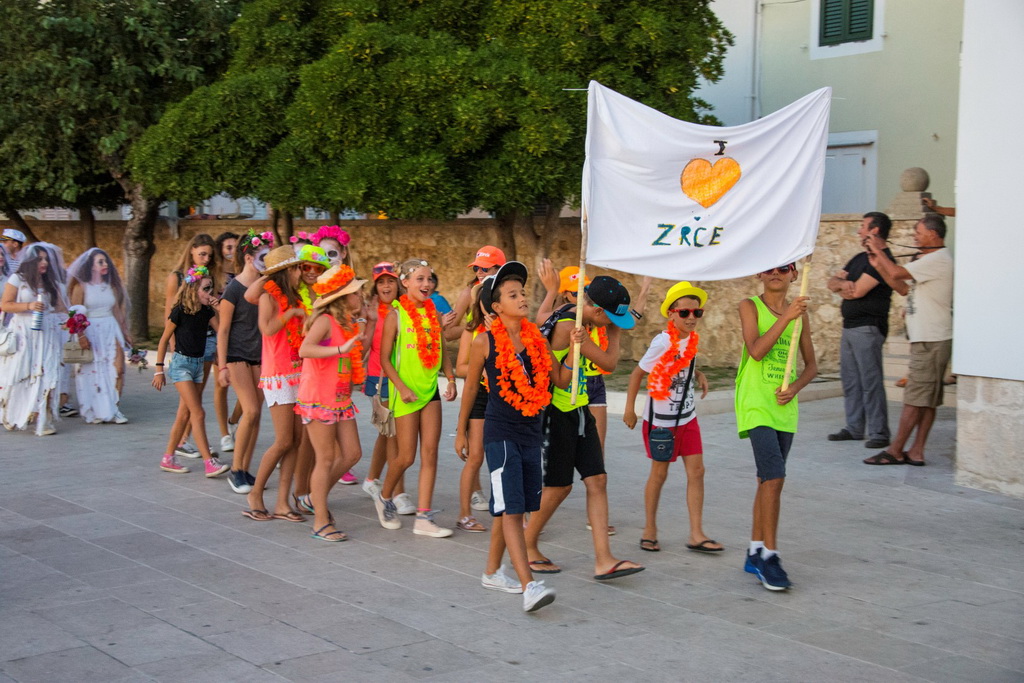 Paški ljetni karneval 2017 – maškarana povorka