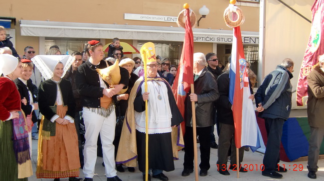 Zadarski karneval 2010: KUD “Druzina” Pag na Narodnom trgu