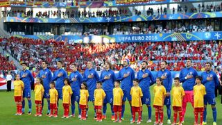U dvoboju zadnjeg, 3. kola D skupine EURA u Bordeauxu igraju nogometaši Hrvatske i Španjolske (1-1).   Pred 40.000 gledatelja na stadionu Matmut Atlantic sudi Bjorn Kuipers.    Strijelci: 0-1 Morata (7), 1-1 Kalinić (45)