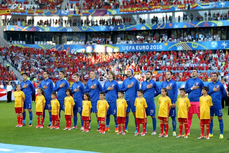 U dvoboju zadnjeg, 3. kola D skupine EURA u Bordeauxu igraju nogometaši Hrvatske i Španjolske (1-1).   Pred 40.000 gledatelja na stadionu Matmut Atlantic sudi Bjorn Kuipers.    Strijelci: 0-1 Morata (7), 1-1 Kalinić (45)