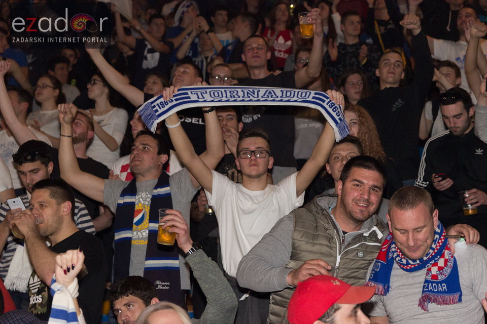 Humanitarno gledanje utakmice Zadar-Cibona (85-84) u Jazinama Humanitarno gledanje utakmice Zadar-Cibona (85-84) u Jazinama