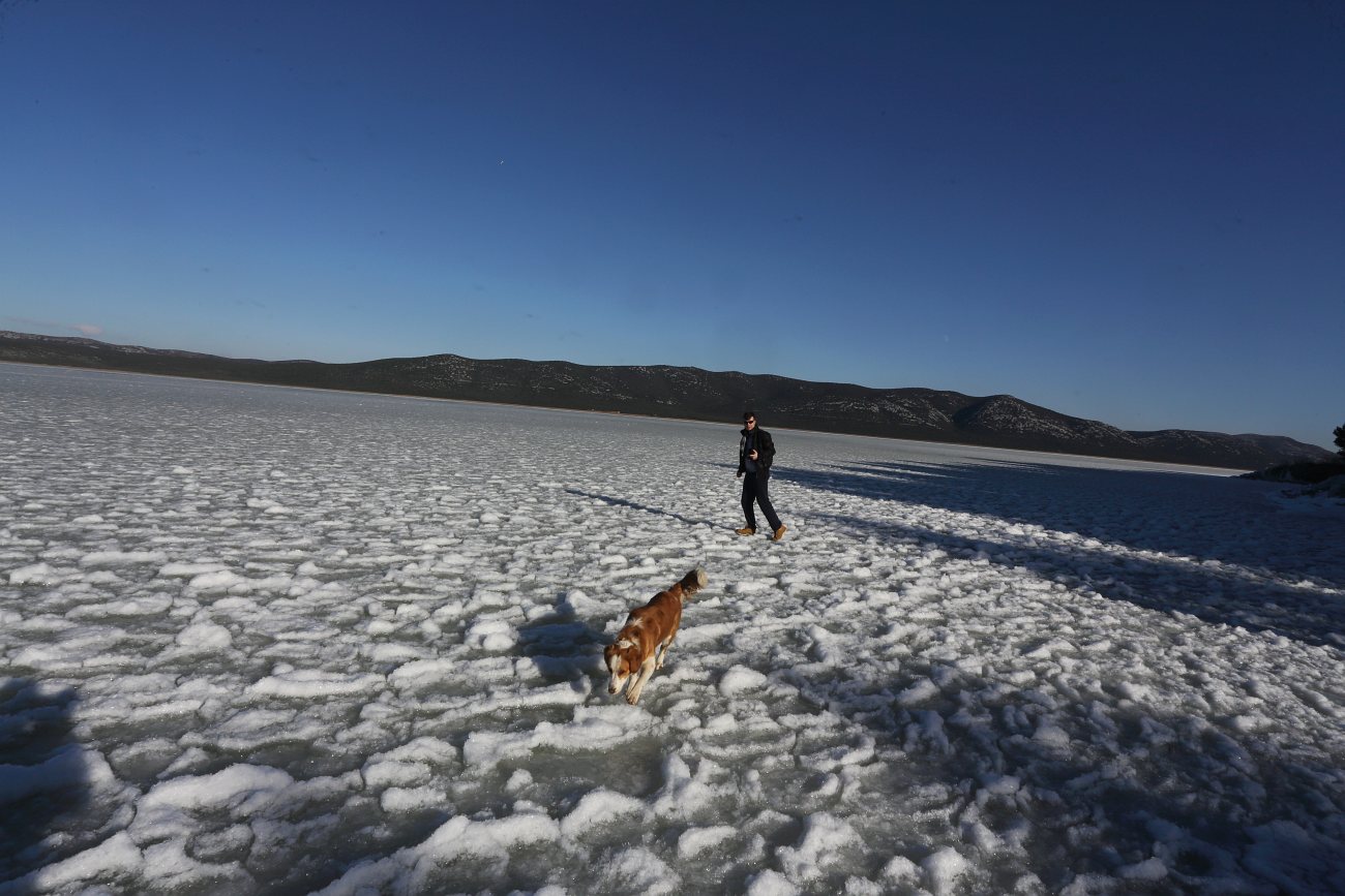 Šetnja po zaleđenom i bajkovitim Vranskim jezerom Šetnja po zaleđenom i bajkovitim Vranskim jezerom