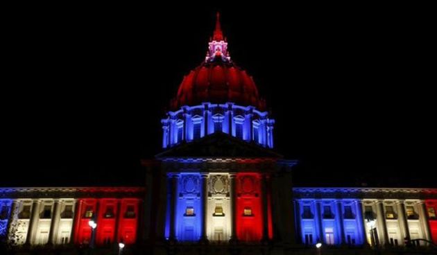 Svjetske zgrade i spomenici u bojama francuske zastave. Foto: twitter