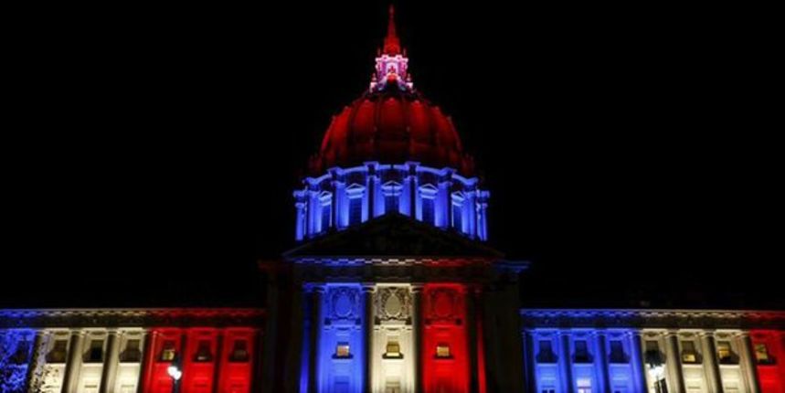 Svjetske zgrade i spomenici u bojama francuske zastave. Foto: twitter Svjetske zgrade i spomenici u bojama francuske zastave. Foto: twitter