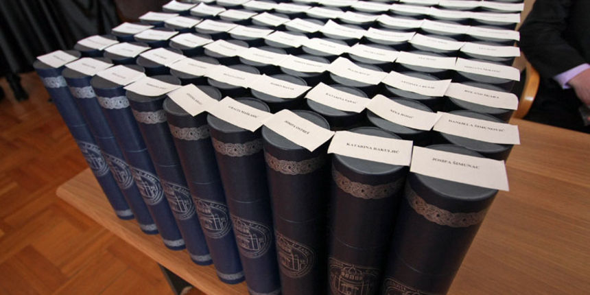 Promocija diplomiranih studenata, 7. ožujka 2009. (foto: Marin Gospić) Promocija diplomiranih studenata, 7. ožujka 2009. (foto: Marin Gospić)