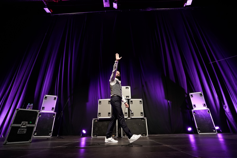 Stand up comedy večer: Ivan Šarić u Domu sportova Stand up comedy večer: Ivan Šarić u Domu sportova