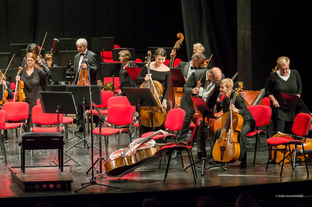 Simfonijski orkestar HRT-a pod ravnjanjem Enrica Dinda otvorio koncertnu sezonu u Zadru Simfonijski orkestar HRT-a pod ravnjanjem Enrica Dinda otvorio koncertnu sezonu u Zadru