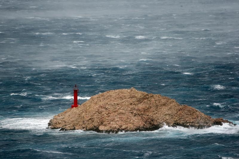 Olujna bura prekinula trajektni promet između Prizne i Žigljena. Photo: Dalibor Urukalović/PIXSELL Olujna bura prekinula trajektni promet između Prizne i Žigljena. Photo: Dalibor Urukalović/PIXSELL