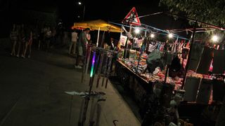 Na Stanovima se Kraljica mira slavi već preko 20 godina, a sinoćnjim misnim slavljem, procesijom i kasnije koncertom na školskom igralištu Stanarci su proslavili još jednu feštu. Koncert su održali grupa Dalmatico i Ivica Sikirić Ićo, foto: I. Perinčić Na Stanovima se Kraljica mira slavi već preko 20 godina, a sinoćnjim misnim slavljem, procesijom i kasnije koncertom na školskom igralištu Stanarci su proslavili još jednu feštu. Koncert su održali grupa Dalmatico i Ivica Sikirić Ićo, foto: I. Perinčić