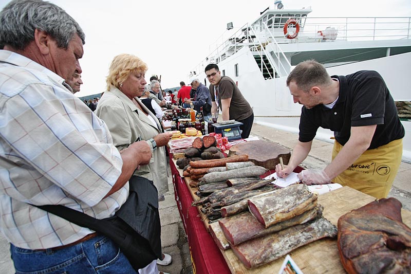 5. Eno-eko-gastro-etno stol (foto: Marin Gospić)