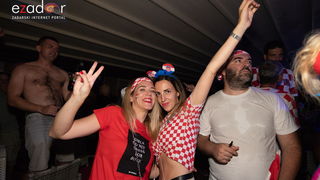 Čudesna noć: Velika fešta ulicama Zadra nakon plasmana Vatrenih u finale SP Čudesna noć: Velika fešta ulicama Zadra nakon plasmana Vatrenih u finale SP