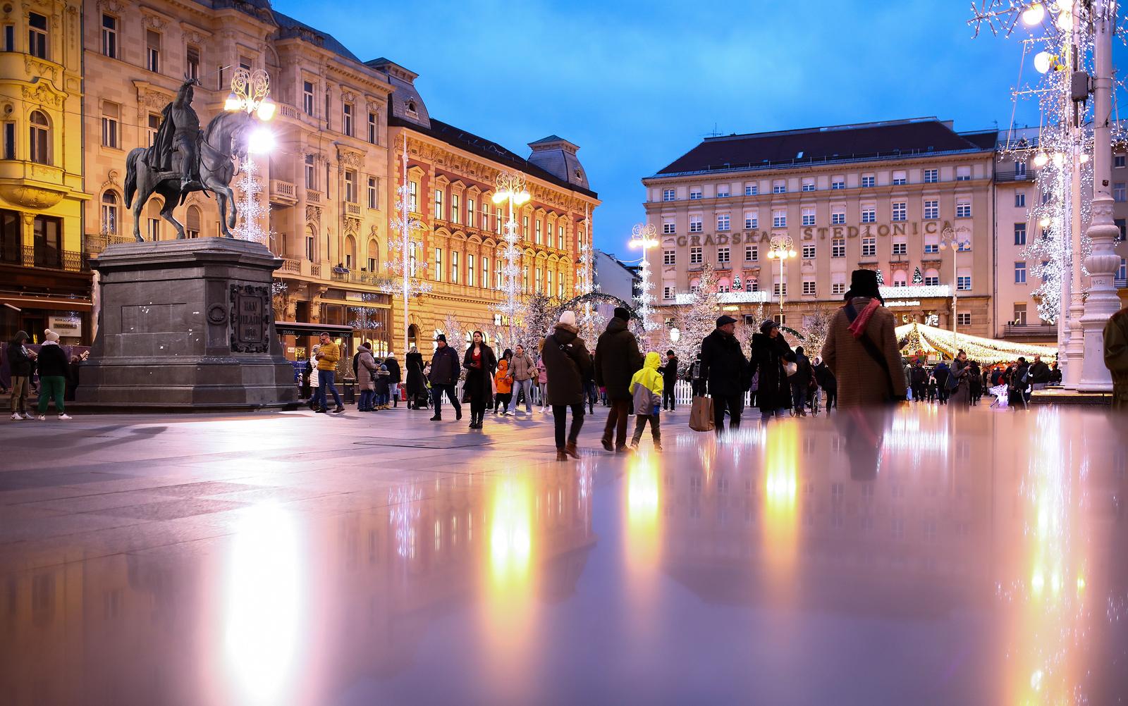 Zagrebački Advent na Trgu bana Jelačića