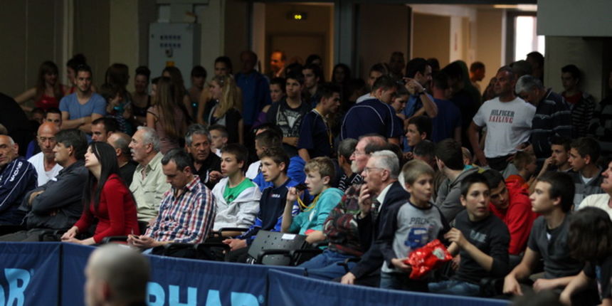 Zadar, 200413. 
Dvorana Kresimira Cosica. 
Prvenstvo Hrvatske u boksu. 
Na fotografiji: detalj iz dvorane..
Foto: Jure Miskovic / CROPIX