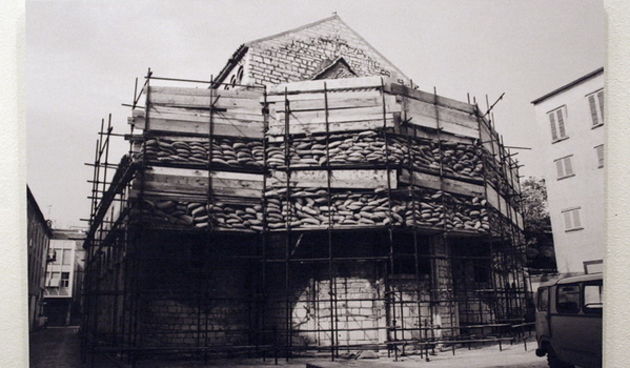 HKK: Otvorenje izlozbe “Razaranje Zadra” Zvonka Kucelina i Zeljka Karavide